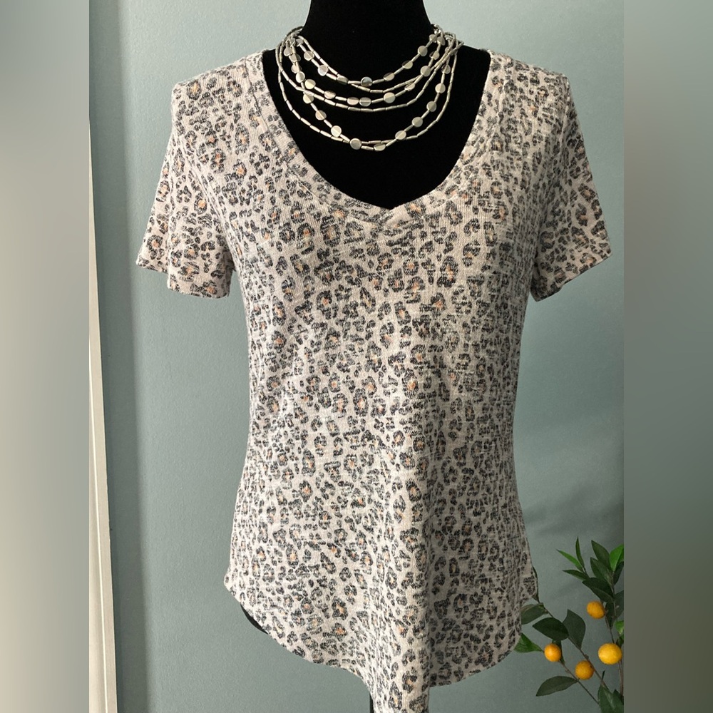 Z Supply Knit Tee V-Neck Leopard Print Tee Animal Print Knit Rayon Blend Spring - Picture 7 of 9
